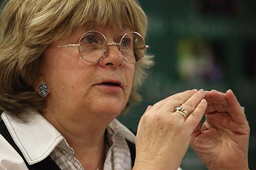 Алла Сурикова — советский и российский кинорежиссёр, сценаристка и педагог